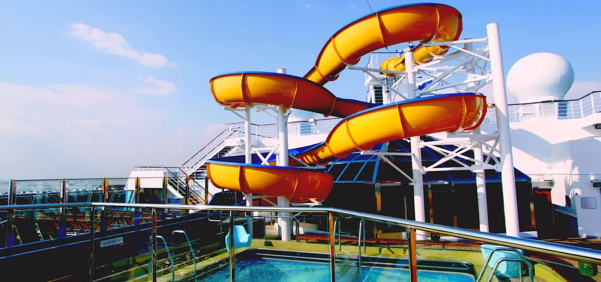 4- TOBOGÁN ACUÁTICO <br> RELAX & FUN EN PLENO MAR