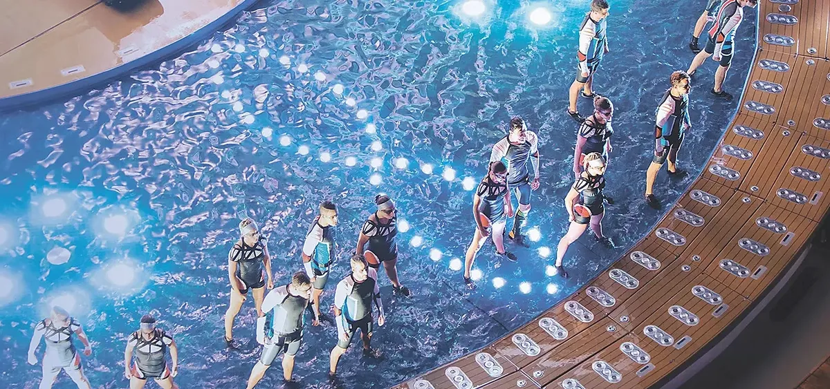 6- AQUATHEATER <br> LA ARENA ACUÁTICA QUE REDEFINE EL ESPECTÁCULO EN EL MAR